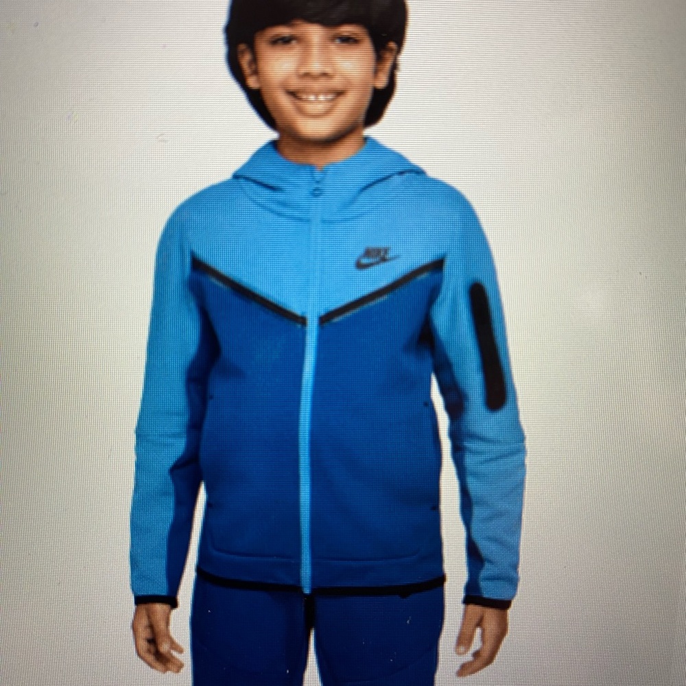 Boys XL Nike Sportswear Tech Fleece full-zip jacket